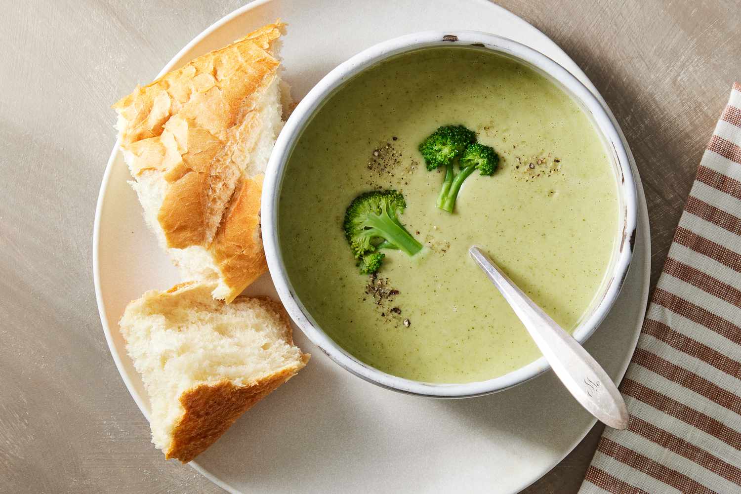 Make Creamy Broccoli Soup: Simple, Flavorful with Greek Yogurt